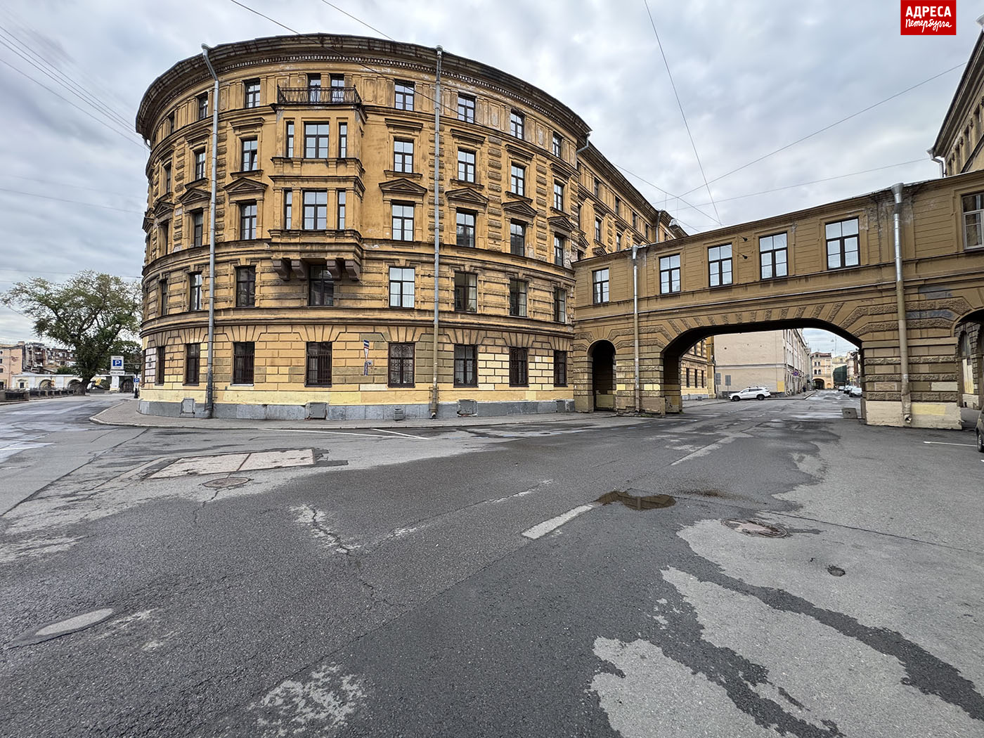 Два Банковских переулка и Малых Гостиных двора