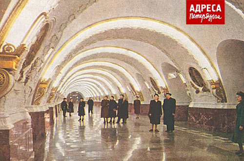 Станция «Площадь Восстания». Перронный зал. Открытки 1956 года. цветное фото Б. Уткина и Л. Зиверта
