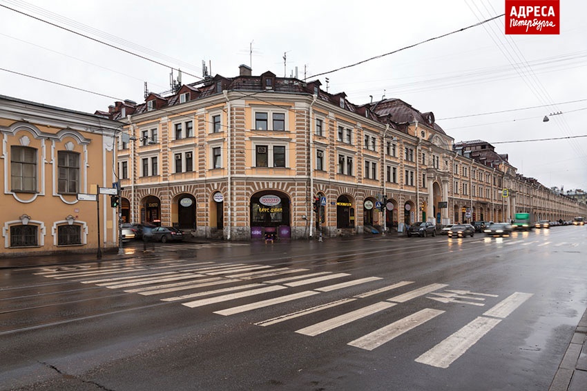 Магазины рядом спб. Торговые ряды Питер. Дом Апраксина в Петербурге. Рига торговые ряды. Никольские ряды Санкт-Петербург и Апраксин.